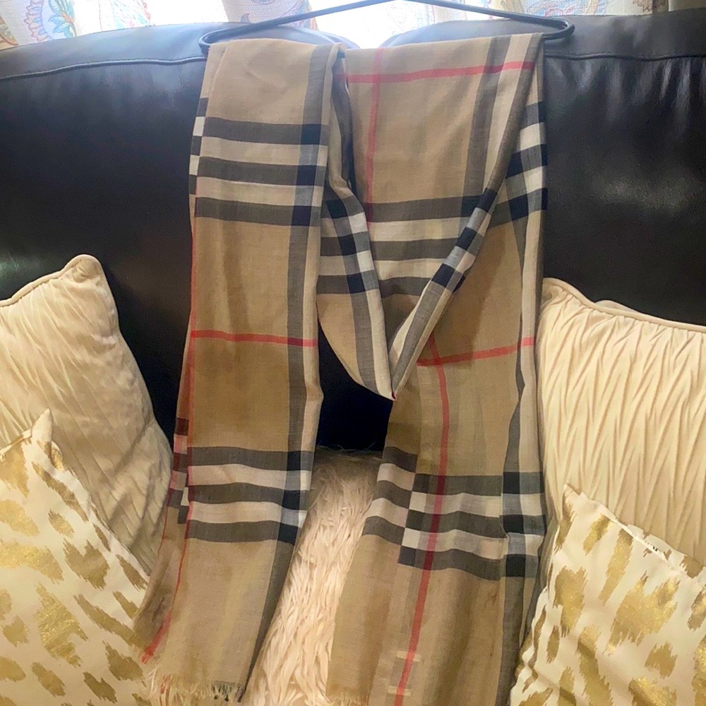 Giant Guaze Burberry Scarf